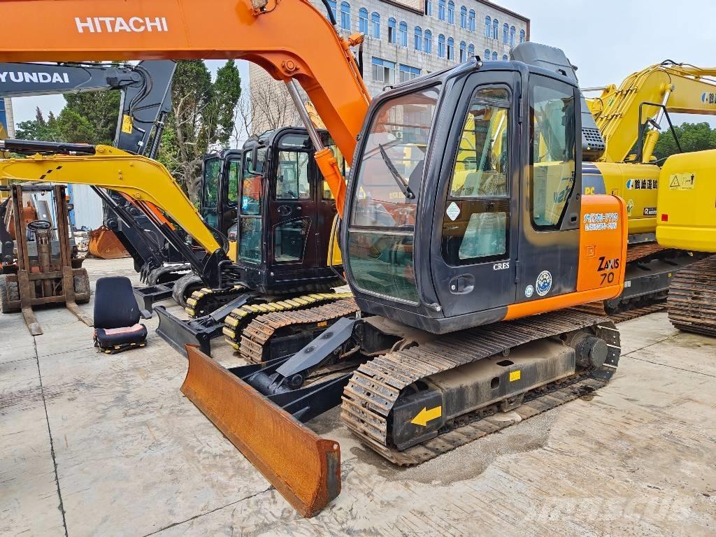 Hitachi ZX 70 Väikeekskavaatorid 7t-12t