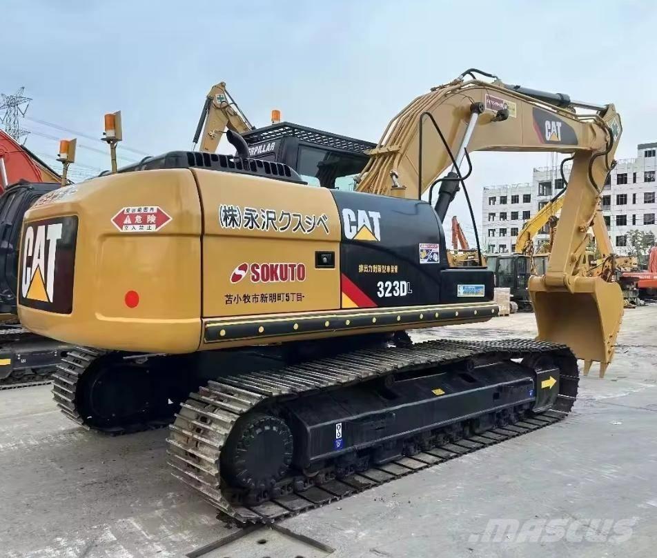 CAT 323 D Roomikekskavaatorid