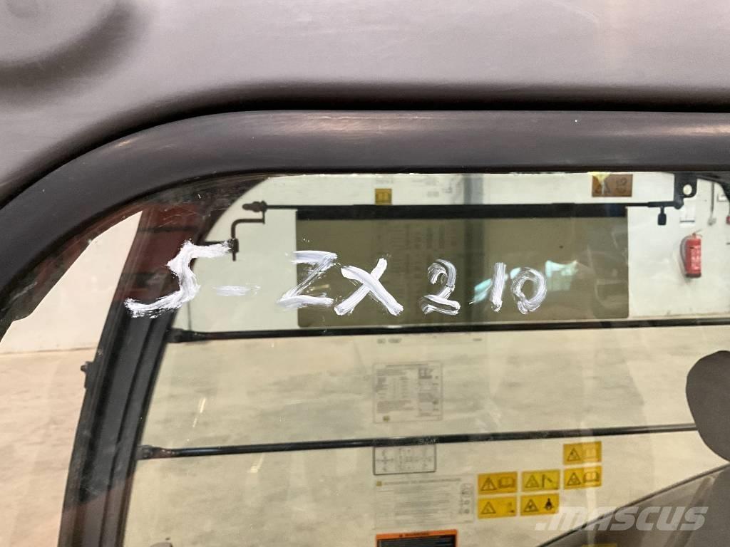 Hitachi ZX 210-3 Kabiinid
