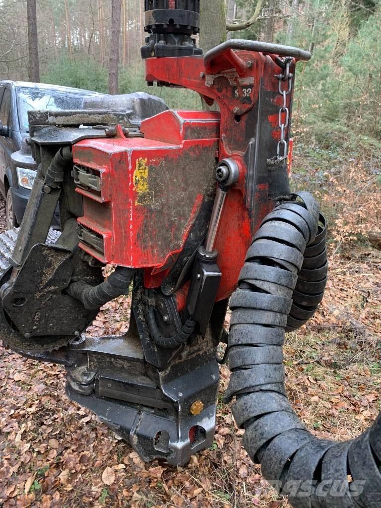 Komatsu S132 Laasijad