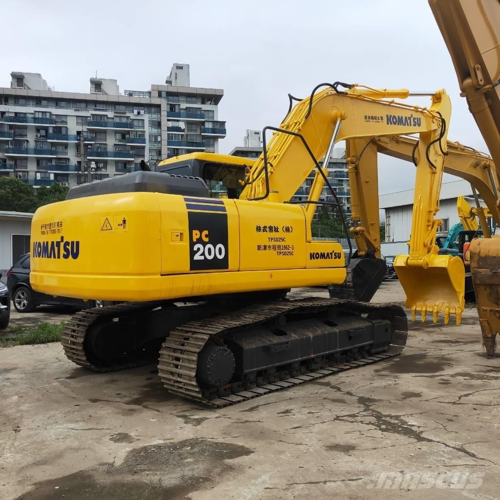 Komatsu PC200-7 Roomikekskavaatorid