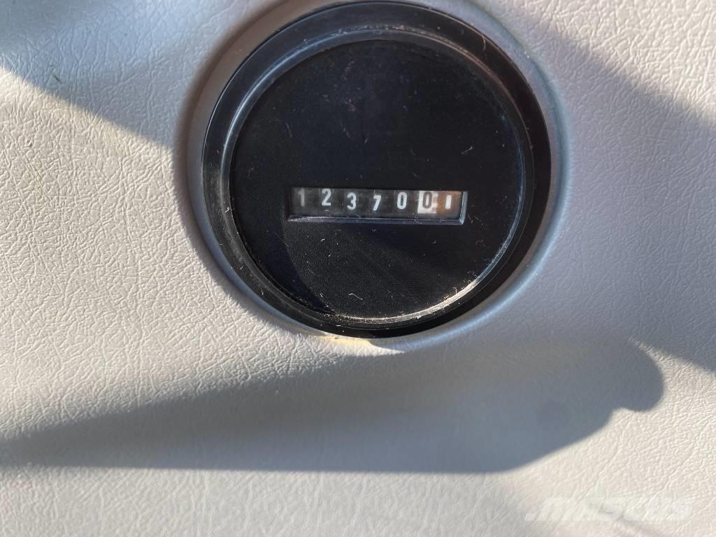 New Holland E 145 Roomikekskavaatorid