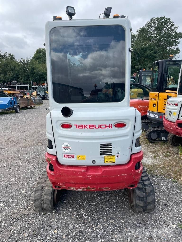 Takeuchi TB 225 Miniekskavaatorid < 7 t