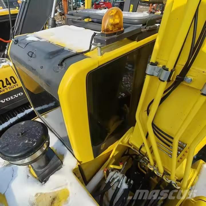 Komatsu PC 210 LC Roomikekskavaatorid