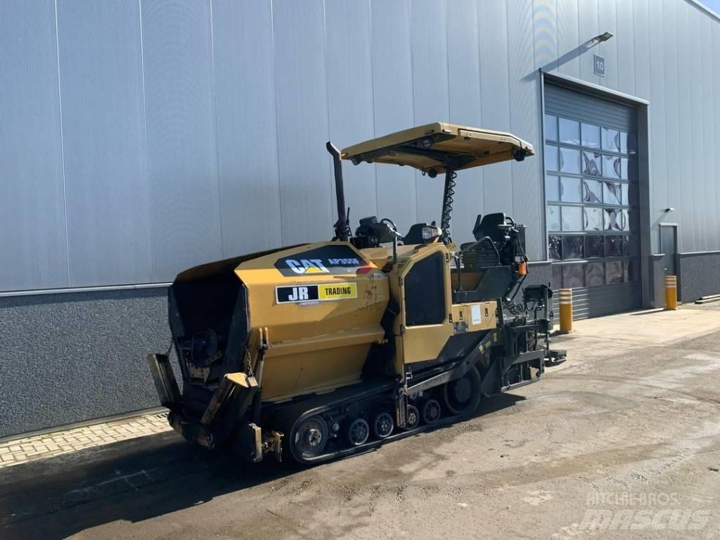 CAT AP355F Asfaldilaoturid