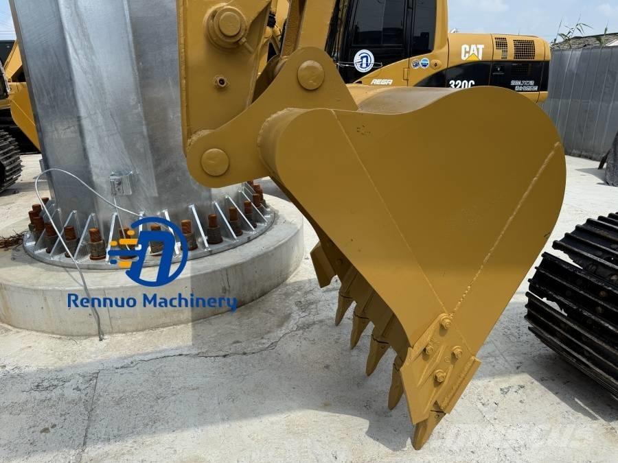 CAT 320B Roomikekskavaatorid