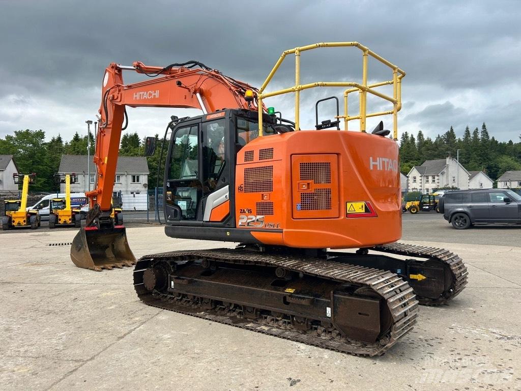 Hitachi ZX225 USLC-7 Roomikekskavaatorid