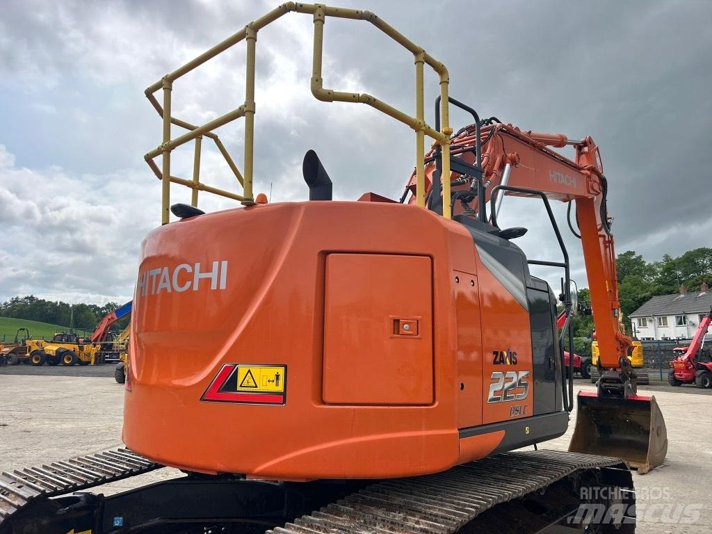 Hitachi ZX225 USLC-7 Roomikekskavaatorid