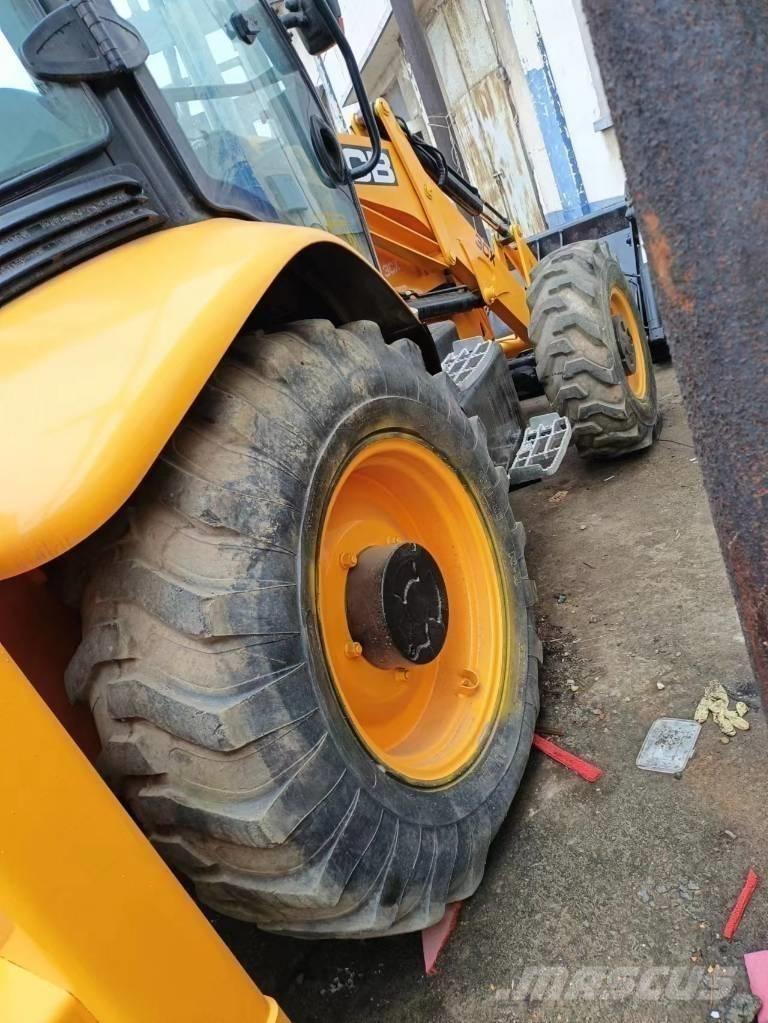 JCB 3 CX Ratasekskavaatorid