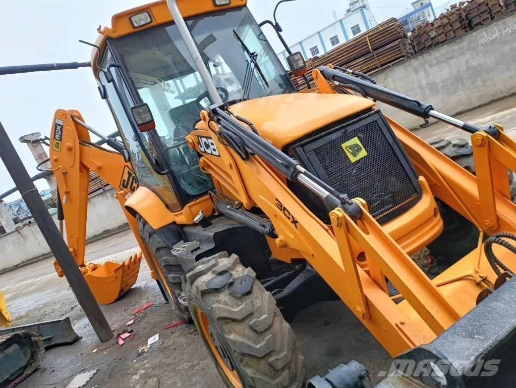 JCB 3 CX Ratasekskavaatorid