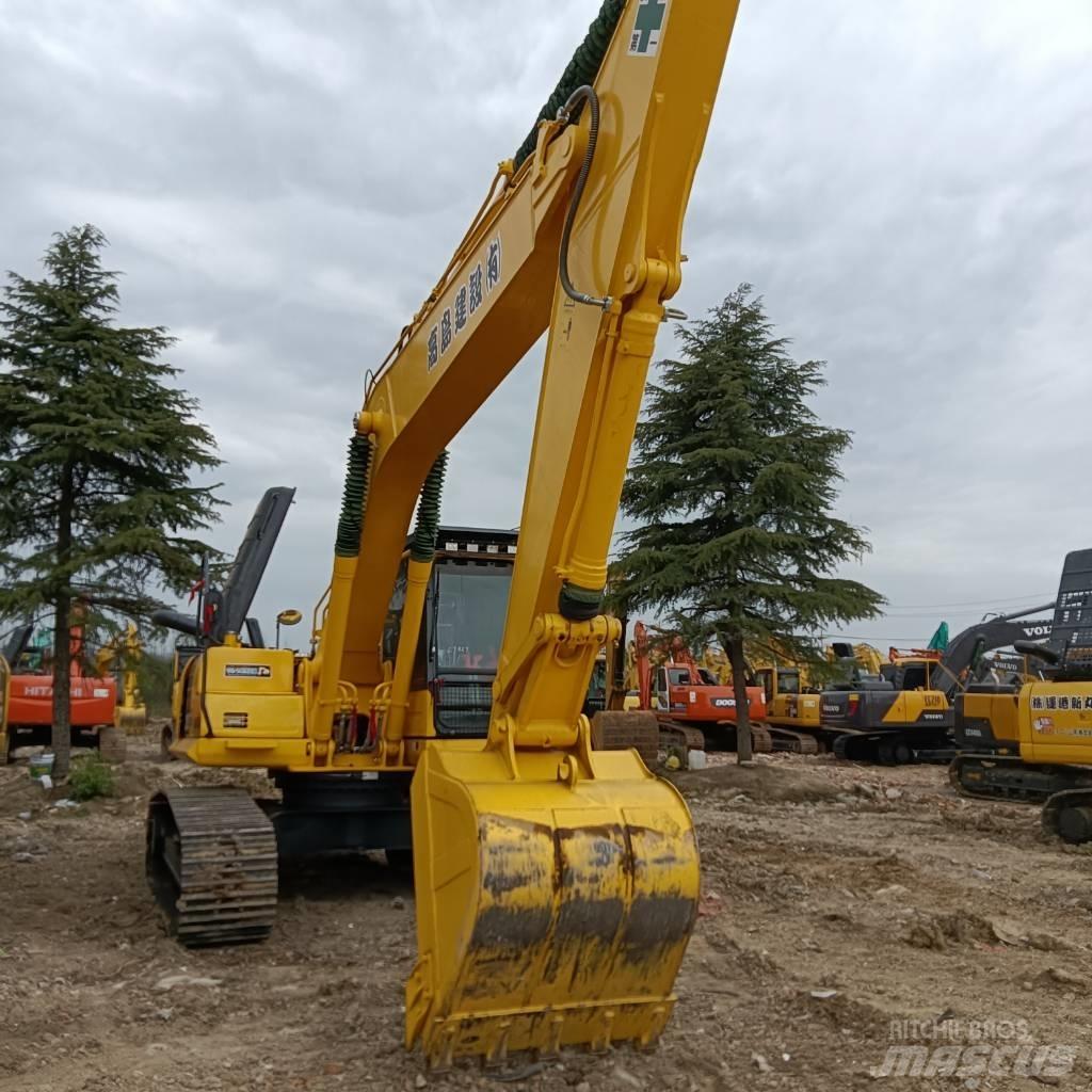Komatsu PC 220-8 Roomikekskavaatorid