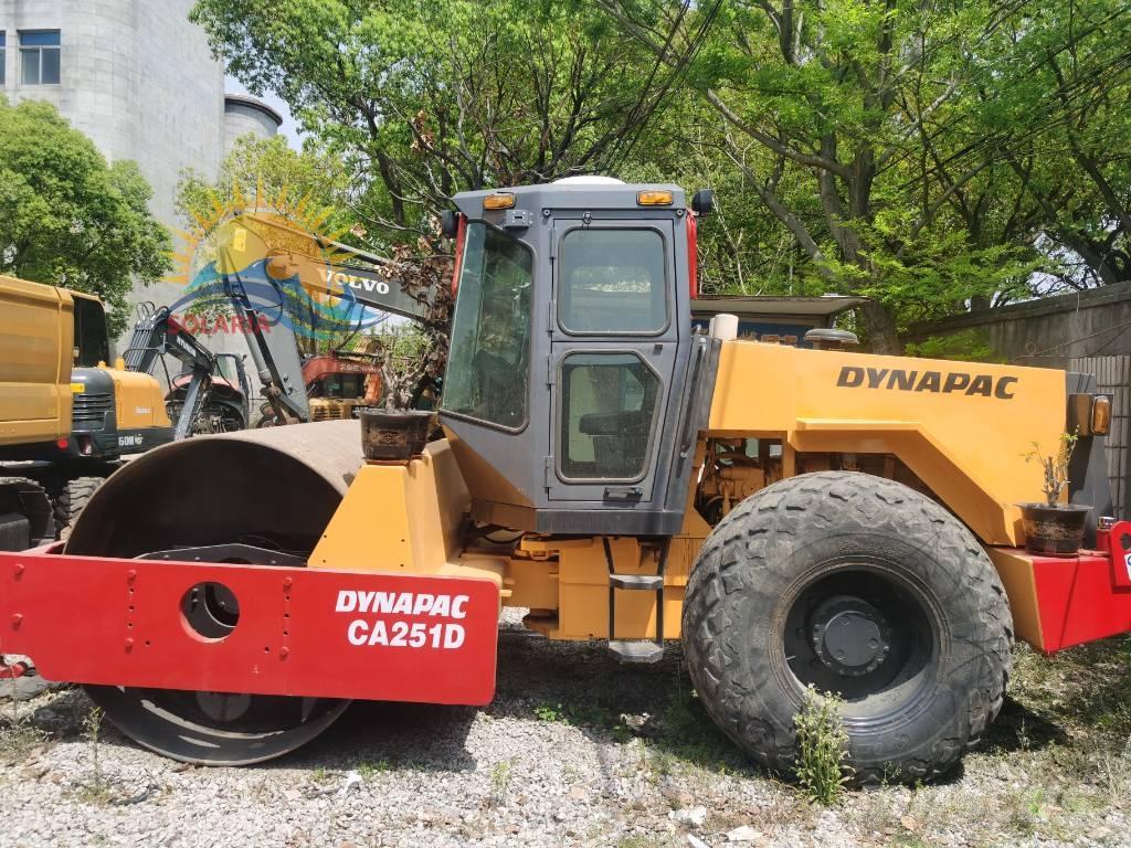 Dynapac CA 251 D Ühe trumliga rullid