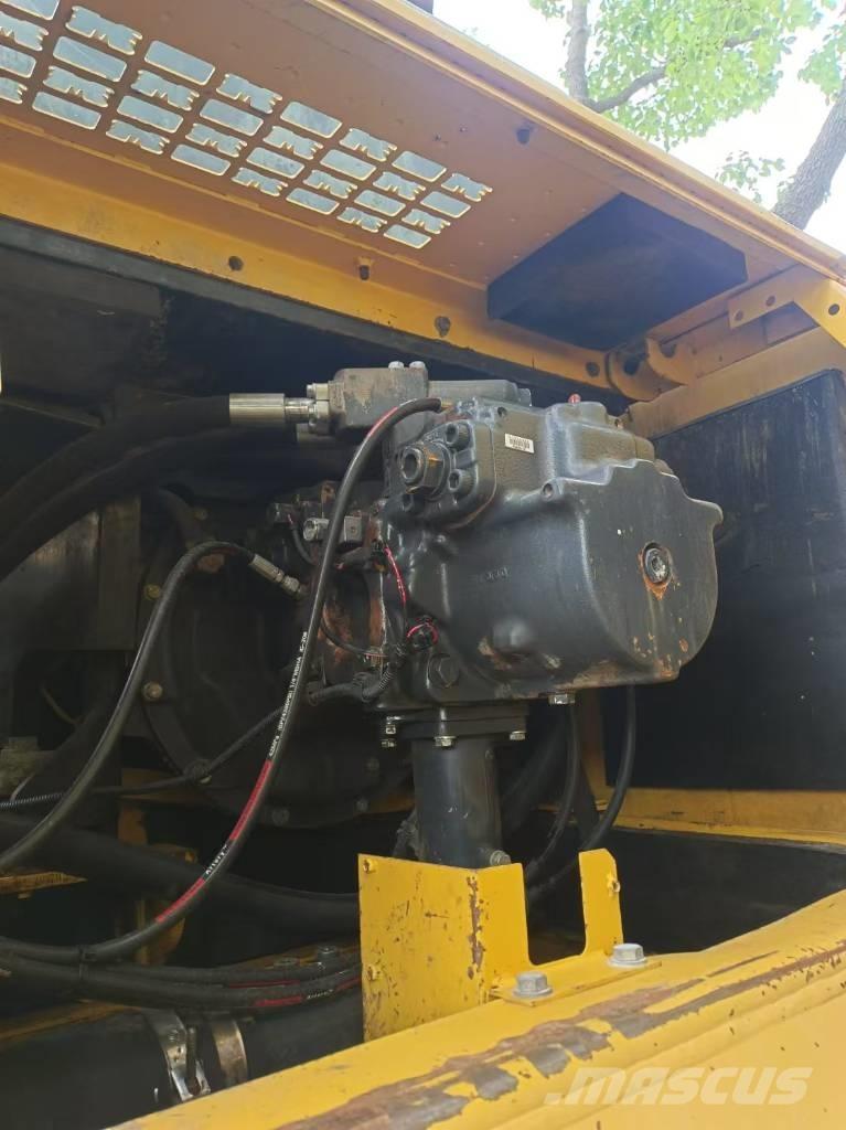 Komatsu PC 450-8 Roomikekskavaatorid