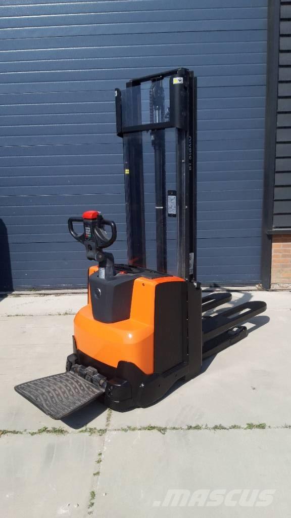 BT SWE 120 Platvormiga virnastajad