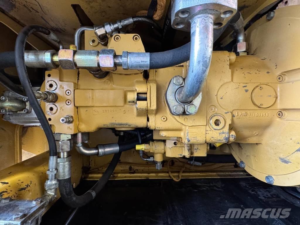 CAT M 318 C Ratasekskavaatorid