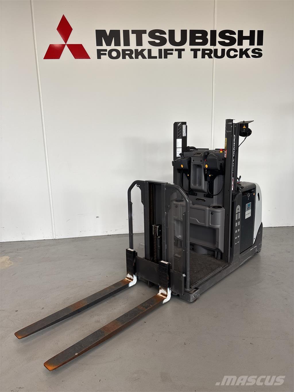 UniCarriers EPL100 Madalkomplekteerimistõstuk