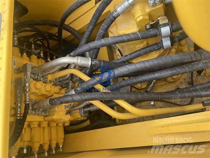 Komatsu PC 240 -8 Roomikekskavaatorid