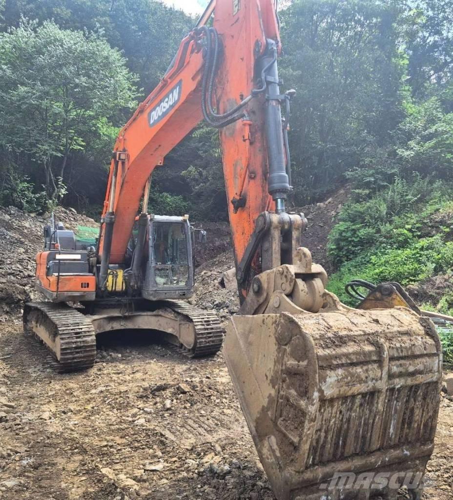 Doosan DX 300 LC-5 Roomikekskavaatorid