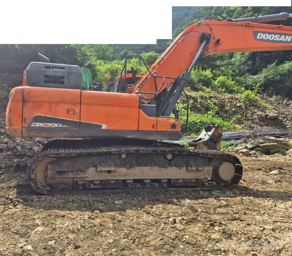 Doosan DX 300 LC-5 Roomikekskavaatorid