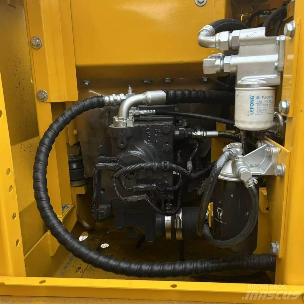 Komatsu 130-7 Roomikekskavaatorid