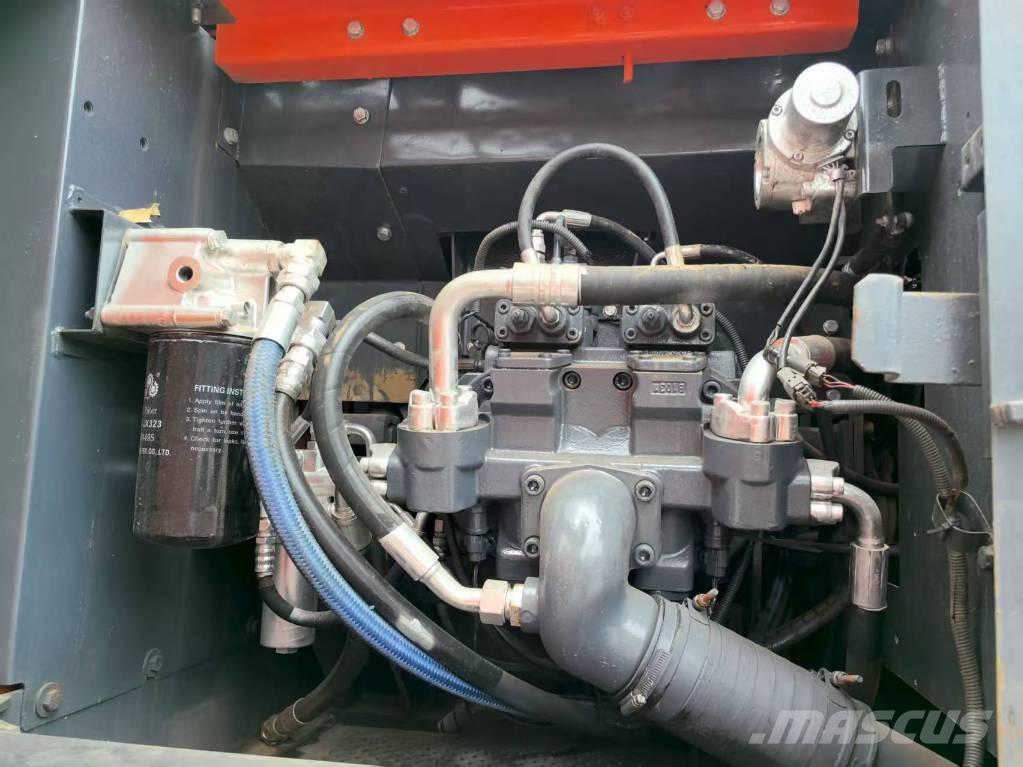 Hitachi ZX 240 HG Roomikekskavaatorid