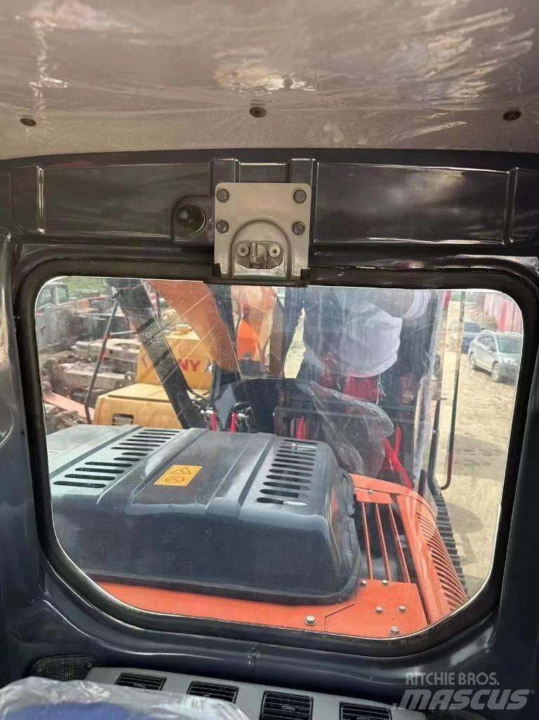 Hitachi 130 Roomikekskavaatorid