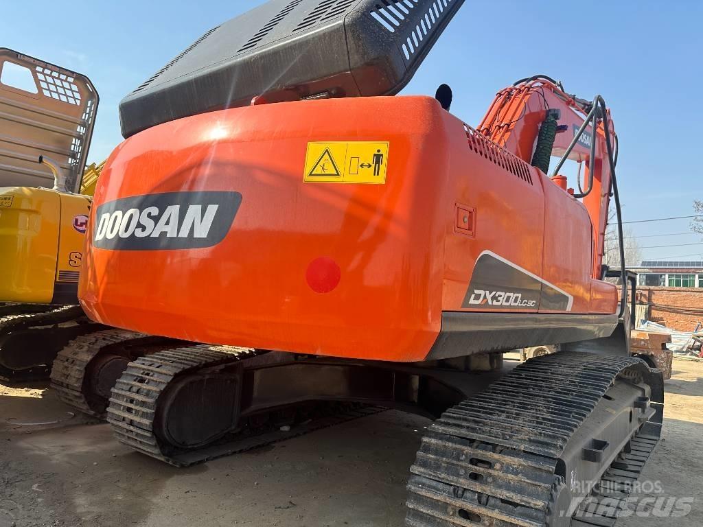 Doosan DX 300 Roomikekskavaatorid