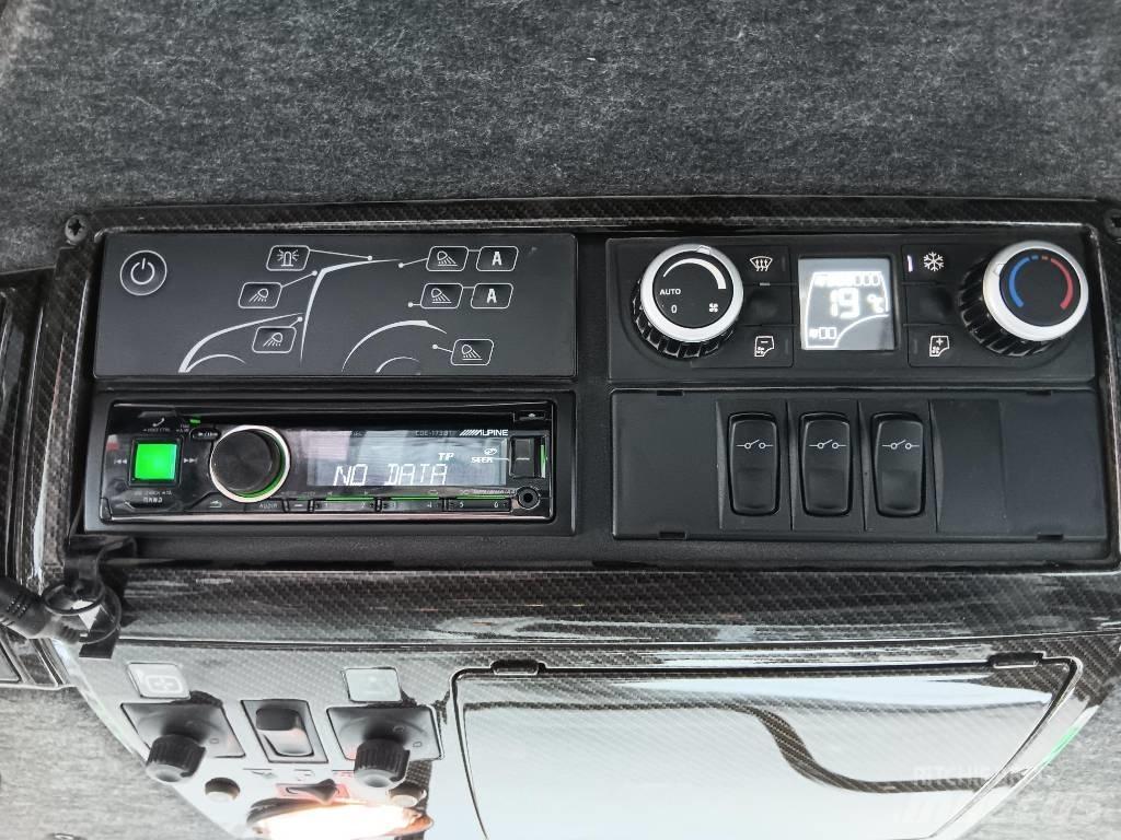 Valtra T 214 D Traktorid