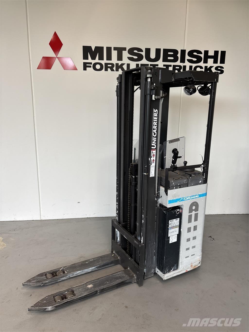 Atlet A160 Platvormiga virnastajad