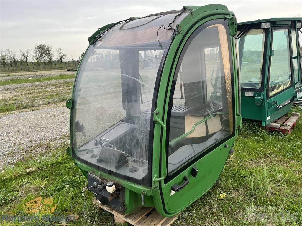 John Deere 1470E Kabiinid