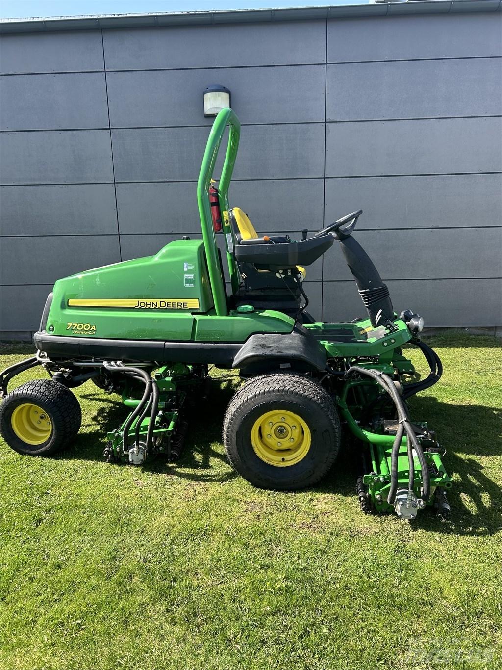 John Deere 7700A Fairway niidukid