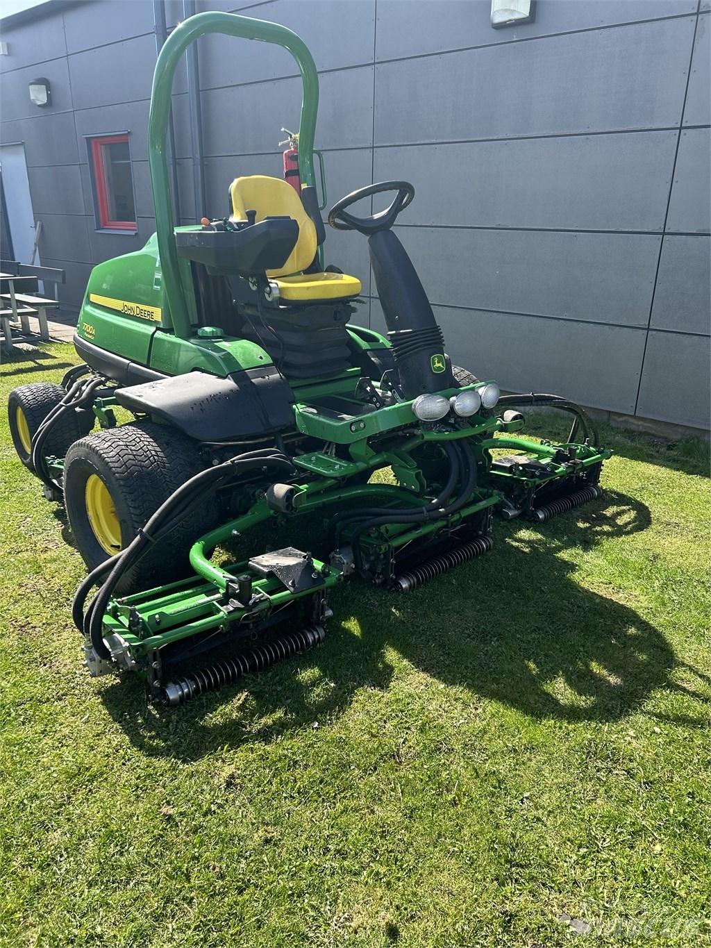 John Deere 7700A Fairway niidukid