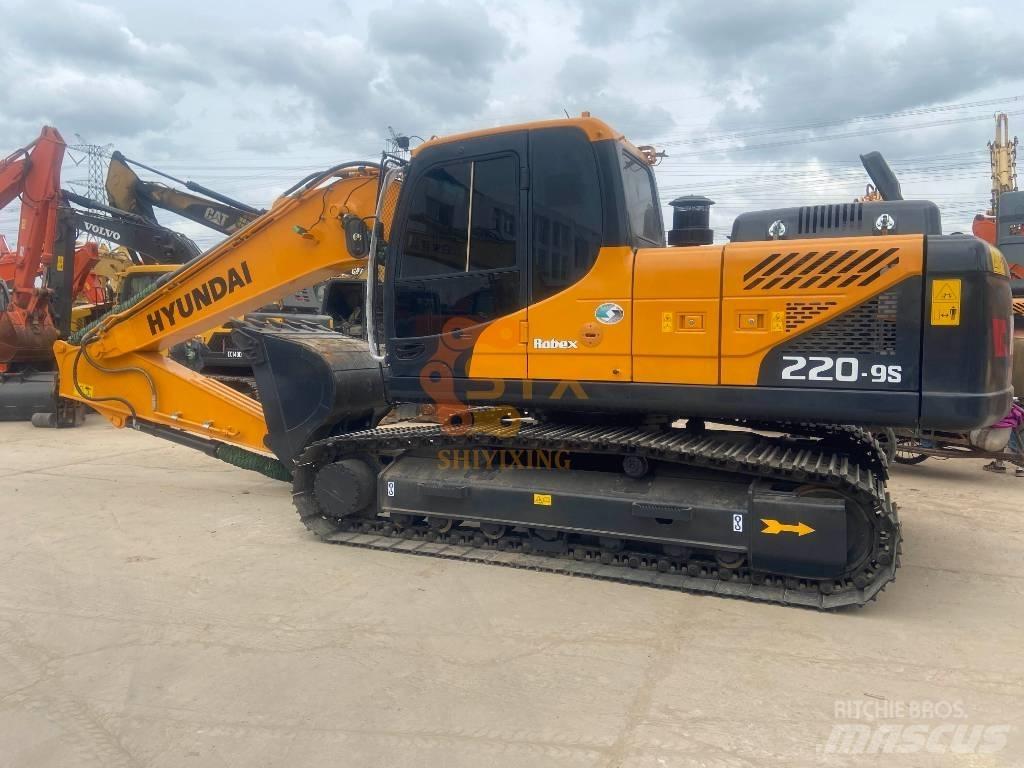 Hyundai Robex 220 Roomikekskavaatorid