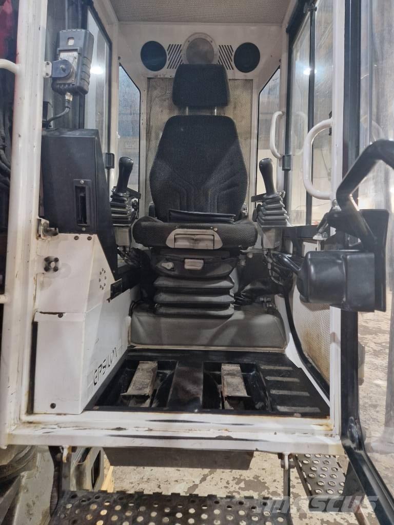 Epsilon M 12 L 97 Metsatõstukid