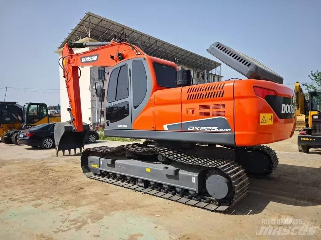 Doosan DX 225 LC Roomikekskavaatorid