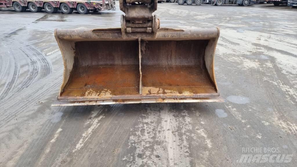 JCB 220 XL Roomikekskavaatorid