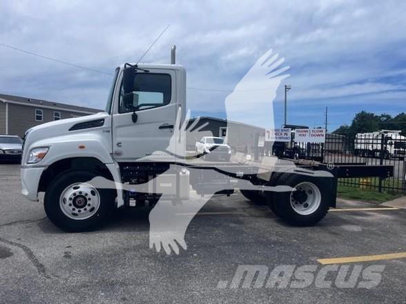 Hino XL7 Sadulveokid