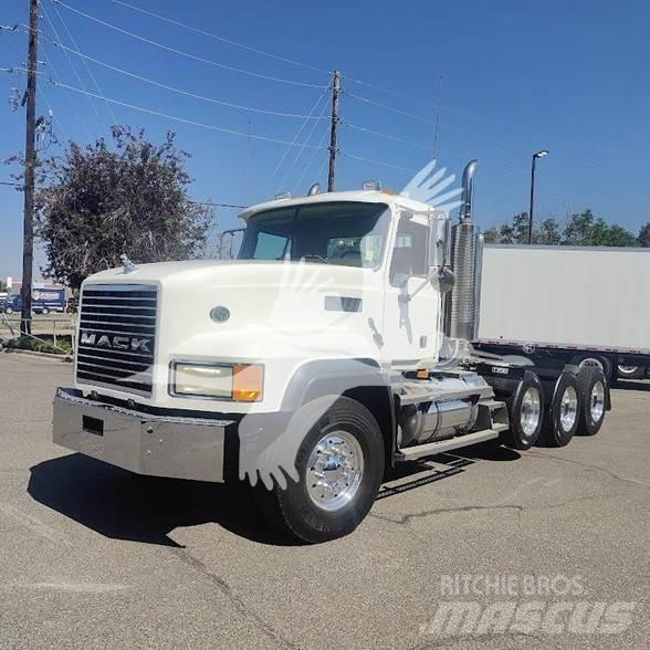 Mack CL733 Sadulveokid