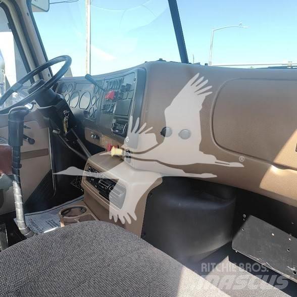 Mack CL733 Sadulveokid