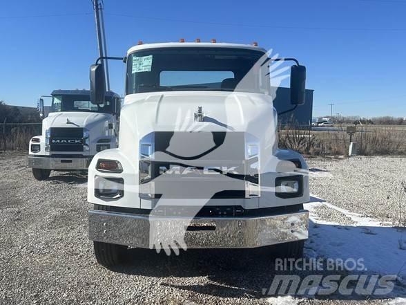 Mack MD6 Raamautod