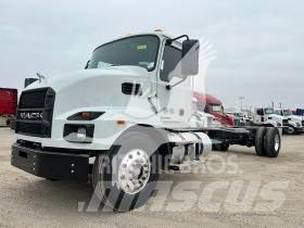 Mack MD6 Raamautod