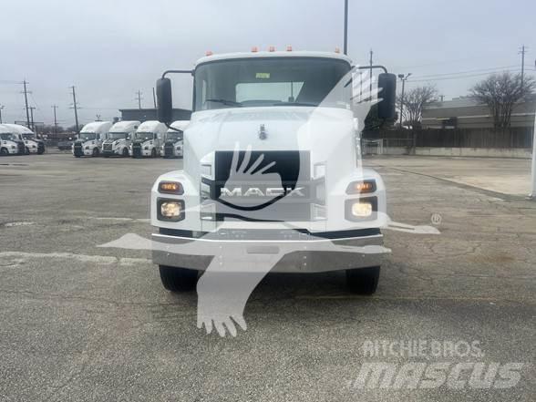 Mack MD6 Raamautod