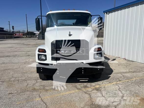 Mack MD6 Raamautod