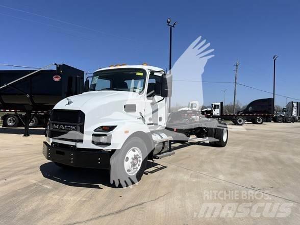 Mack MD6 Raamautod