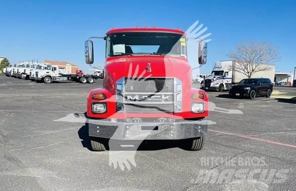 Mack MD6 Raamautod