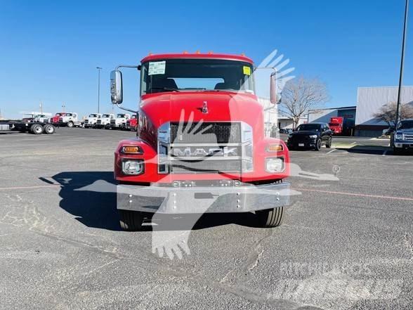 Mack MD6 Raamautod