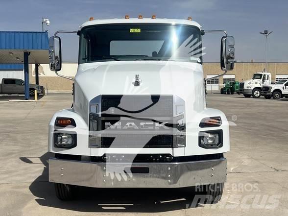 Mack MD6 Raamautod
