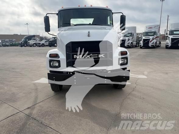 Mack MD6 Raamautod