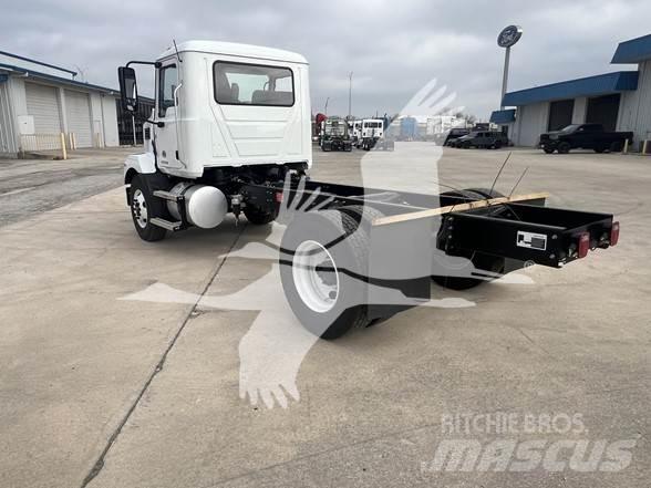 Mack MD6 Raamautod