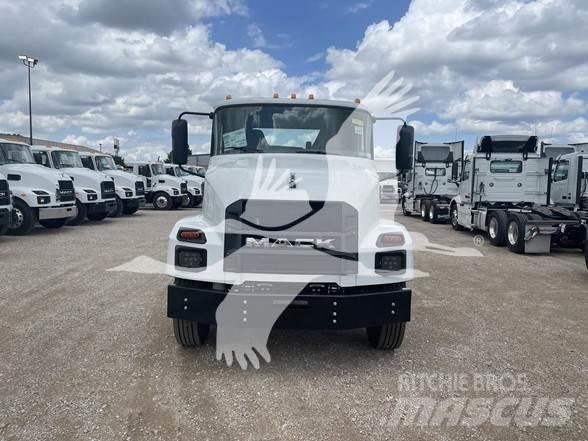 Mack MD6 Raamautod